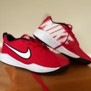 Nike youth team hustle quick sneakers